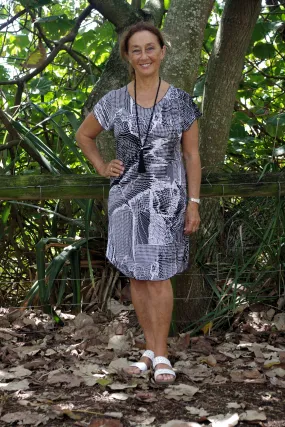 Short Sleeve Shift Dress in Black and White Illusion Print Jersey