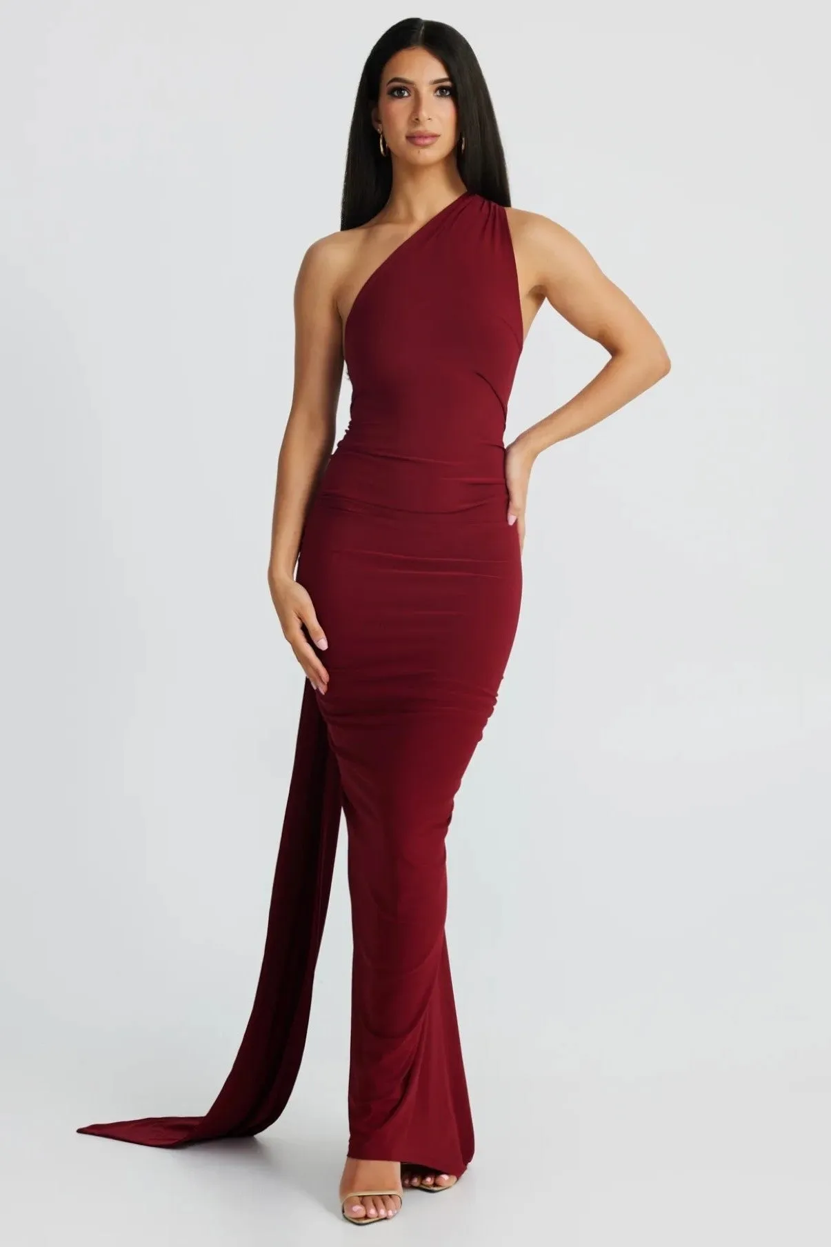 Elegant Wine-Colored Constantina Gown for Special Occasions