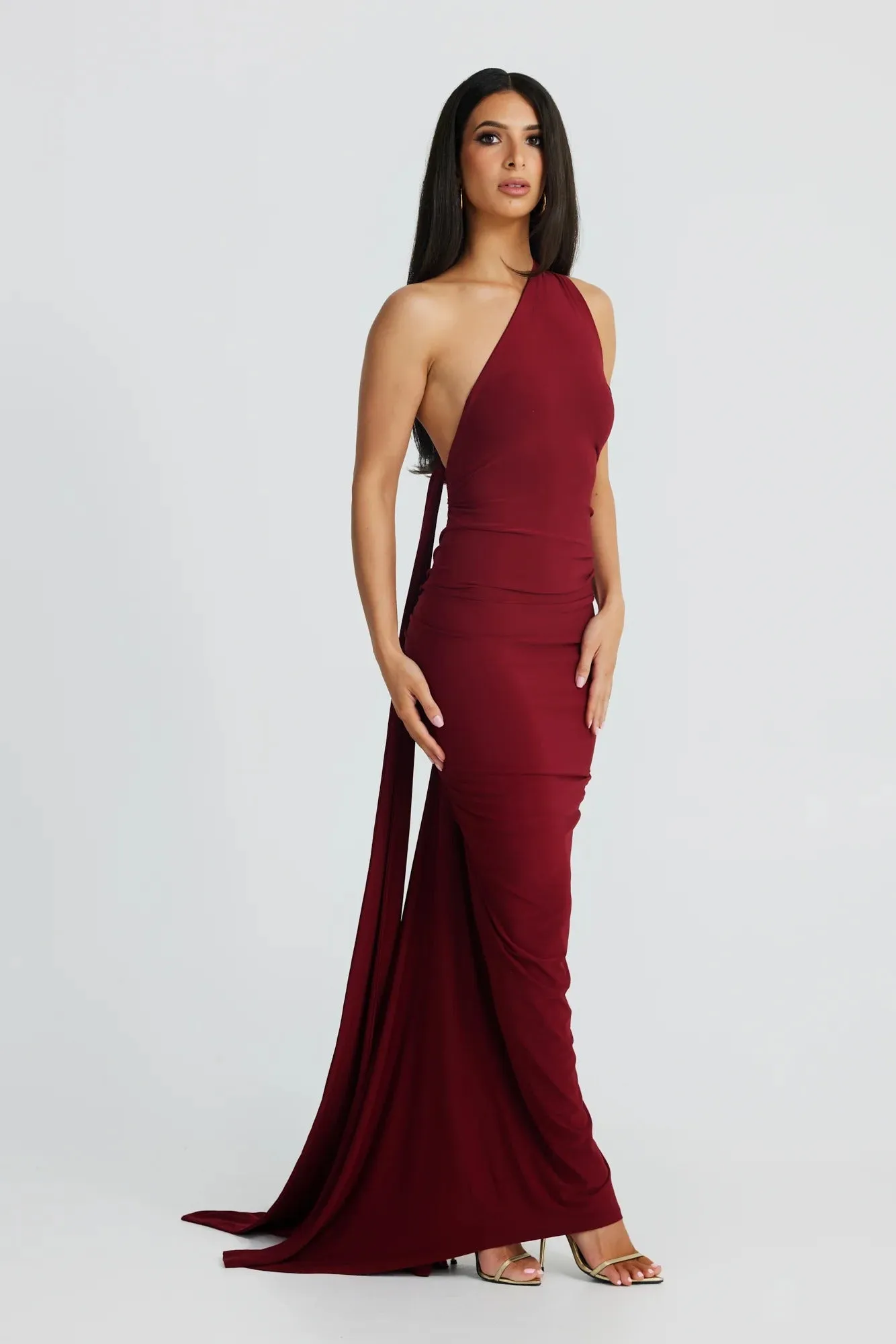Elegant Wine-Colored Constantina Gown for Special Occasions